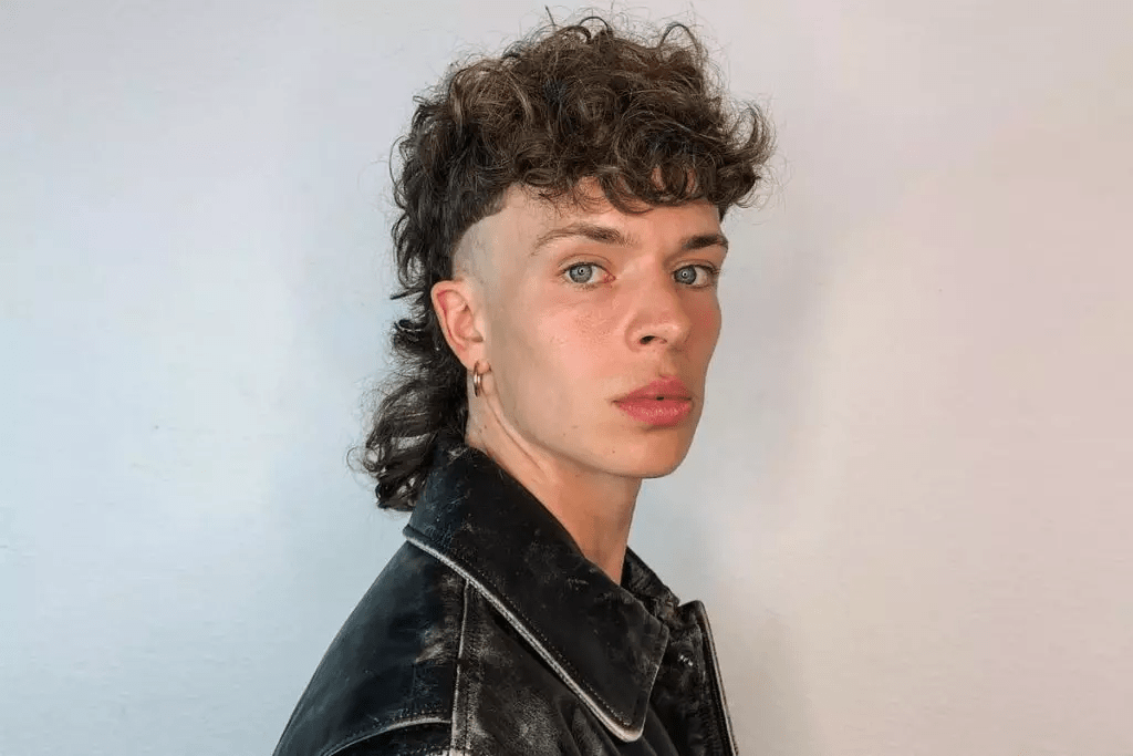 What is a short mullet haircut?