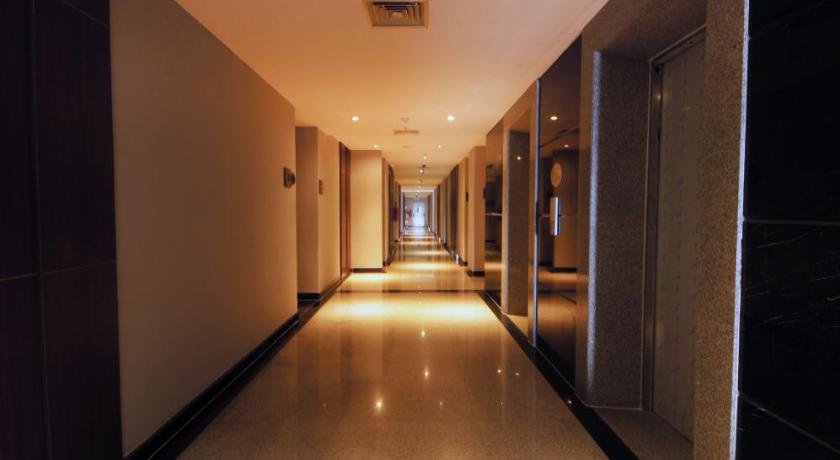 B Fashion Hotel: Stylish Stay with Modern Comfort