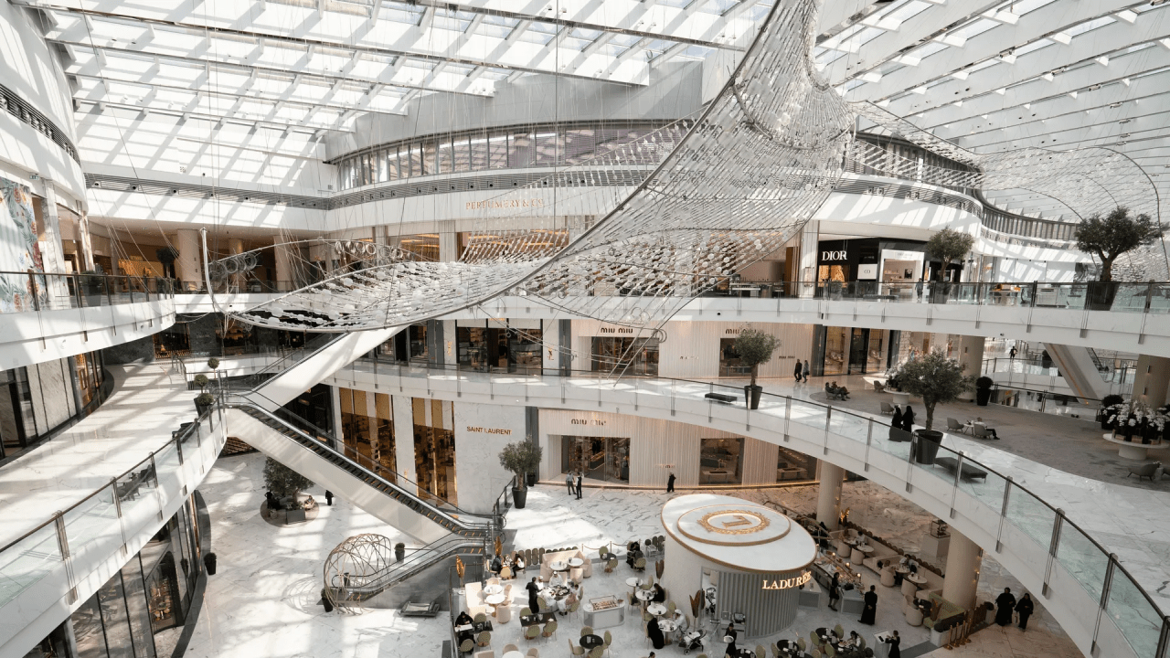 Fashion Avenue Dubai Mall Guide: Luxury Shopping Spot &