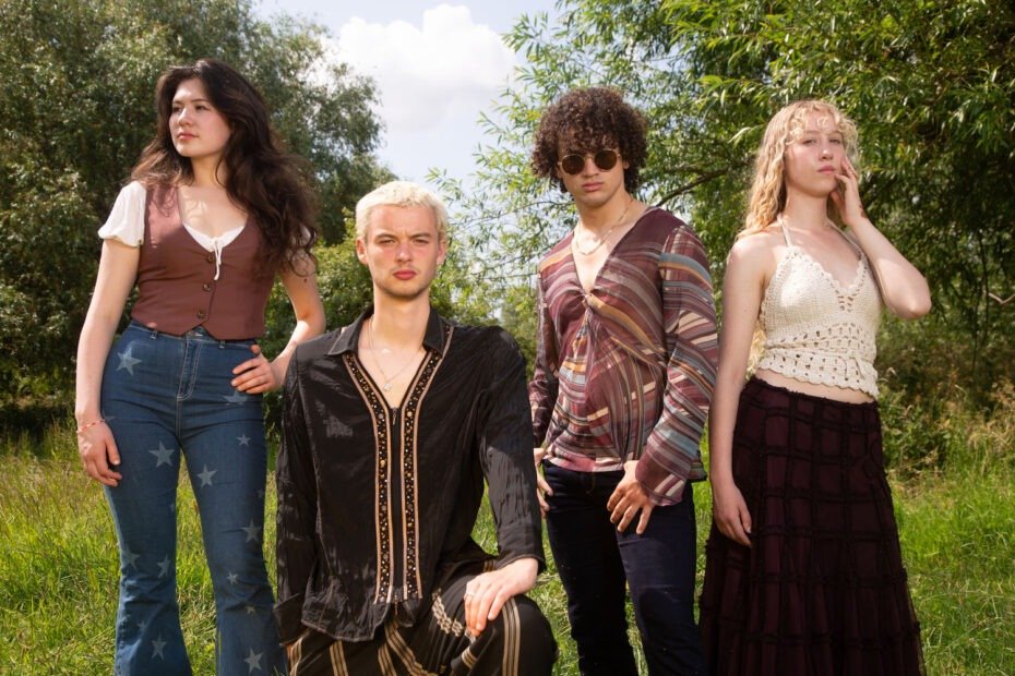 60s Fashion Trends: Style, Icons & Retro Inspiration UK